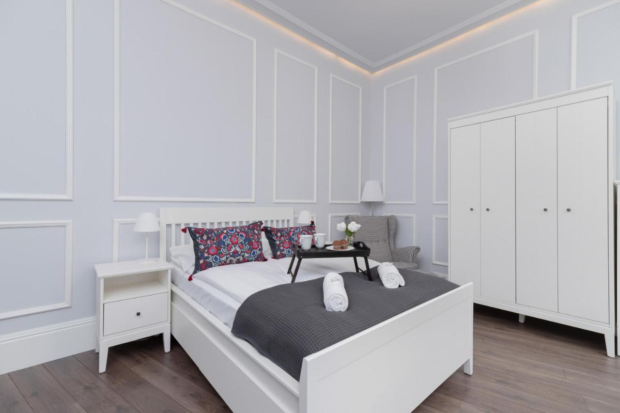 Perla Starego Miasta Kamienica Czapskich By Noclegi Renters Krakow Bagian luar foto